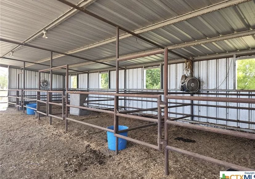 Estrutura metálica comercial